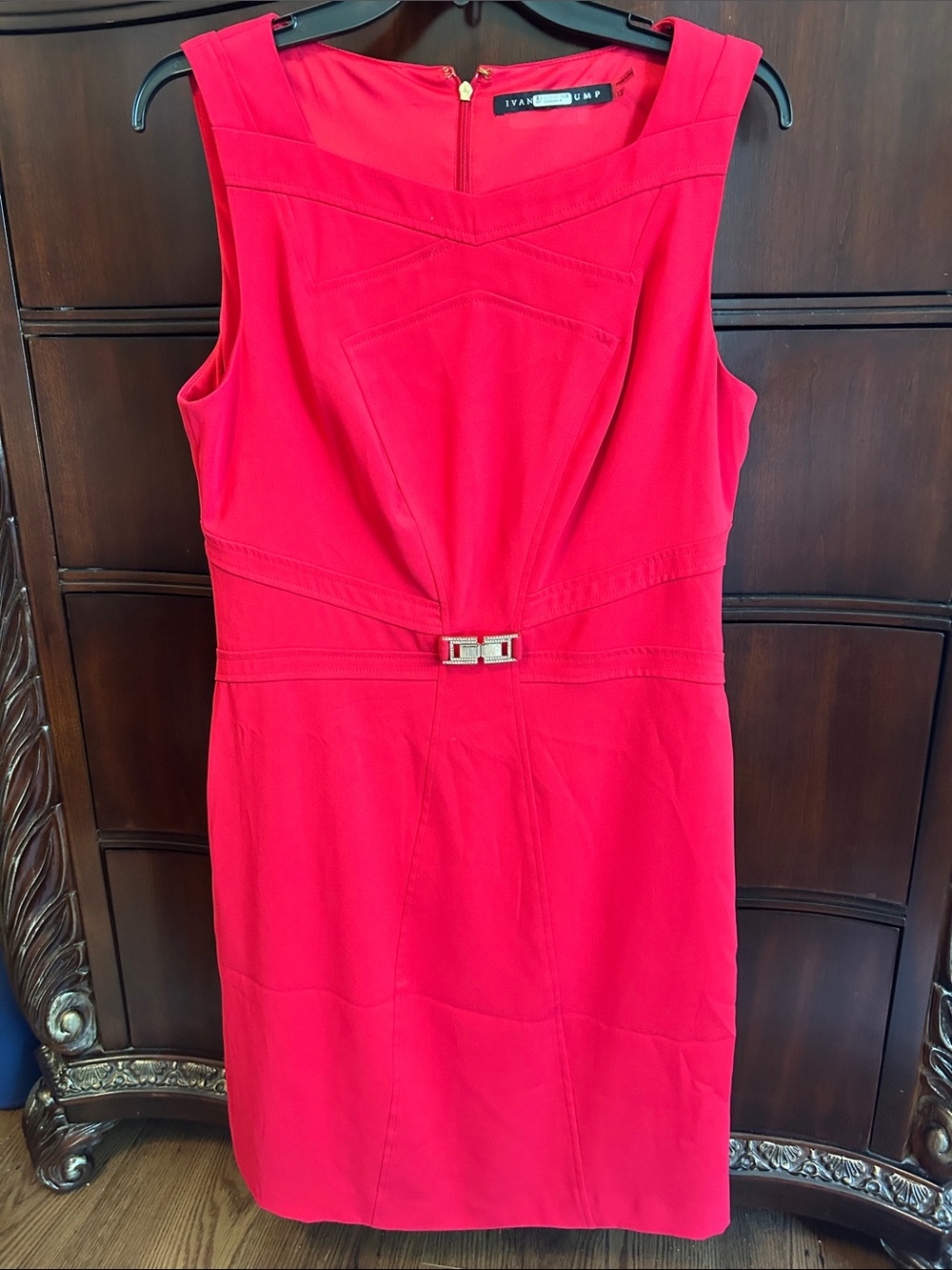 Classic Red Sleeveless Mini Dress with Decorative Buckle